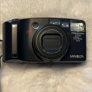 Vintage Minolta Freedom Zoom 135EX 35mm film camera